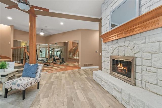 1601 NW Arrowhead Trail, Blue Springs, MO 64015