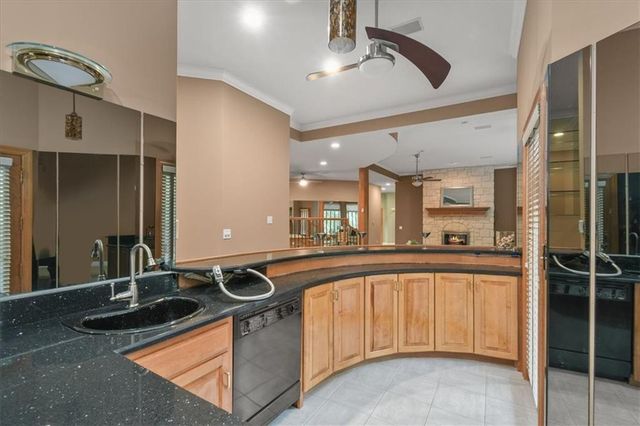 1601 NW Arrowhead Trail, Blue Springs, MO 64015
