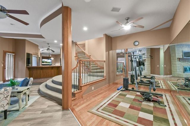 1601 NW Arrowhead Trail, Blue Springs, MO 64015