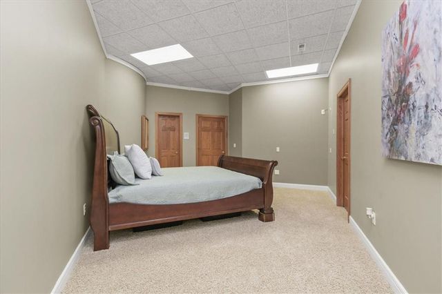 1601 NW Arrowhead Trail, Blue Springs, MO 64015