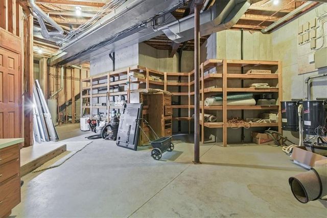 1601 NW Arrowhead Trail, Blue Springs, MO 64015