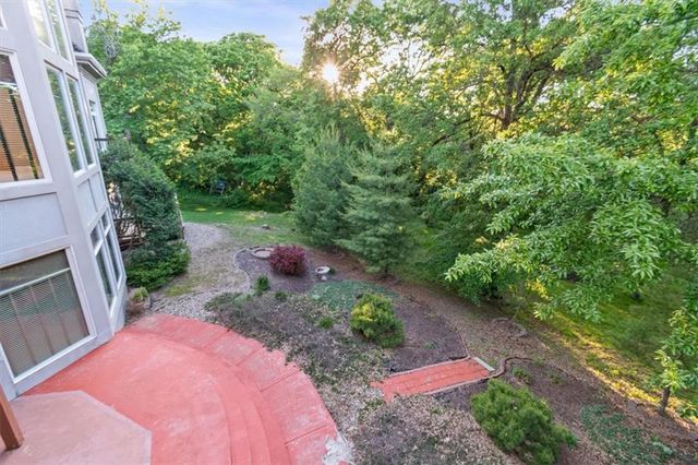 1601 NW Arrowhead Trail, Blue Springs, MO 64015