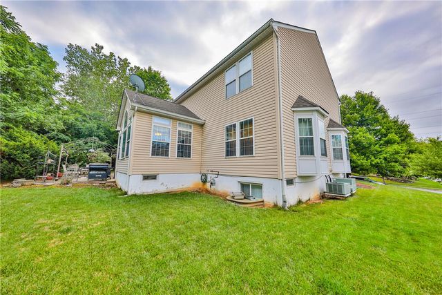 138 Clover Hollow Road, Palmer Twp, PA 18045