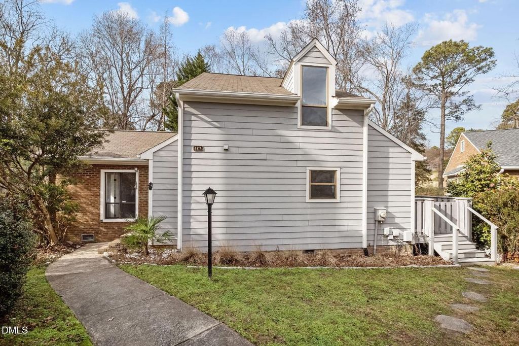 127 Clancy Circle, Cary, NC 27511