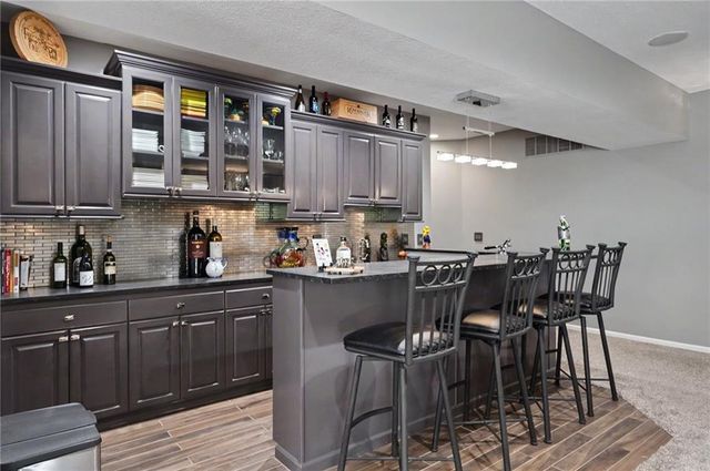 1560 Fountain Drive, Lawrence, KS 66047