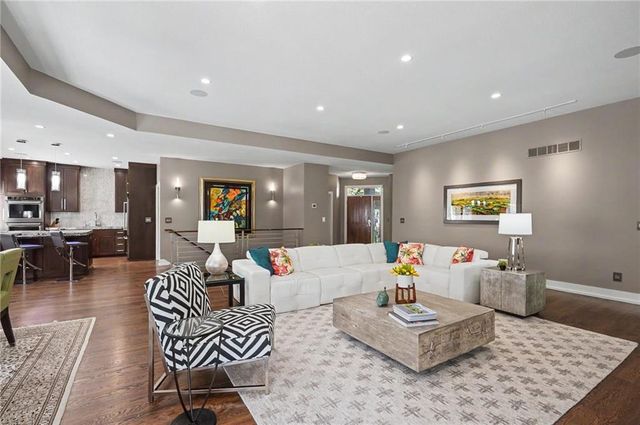 1560 Fountain Drive, Lawrence, KS 66047