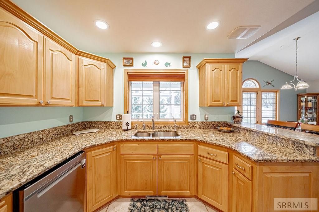 Image 14 of property listing at 484 Hickory Circle, Idaho Falls, ID 83404