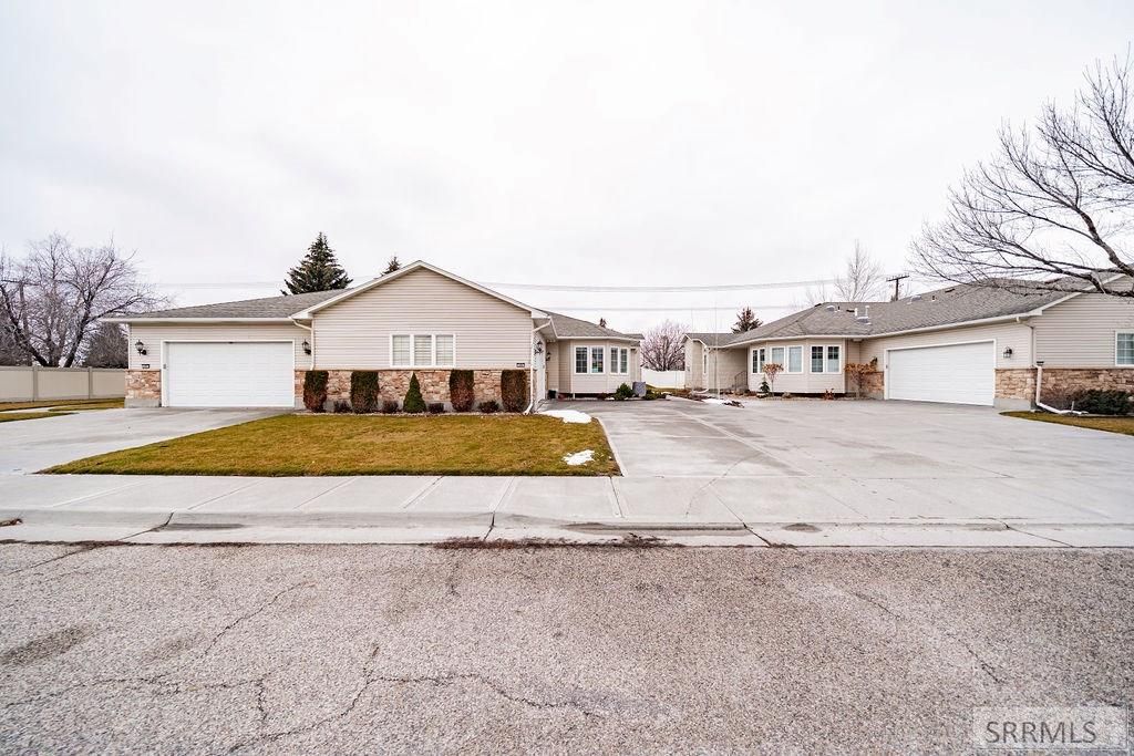 Image 6 of property listing at 484 Hickory Circle, Idaho Falls, ID 83404