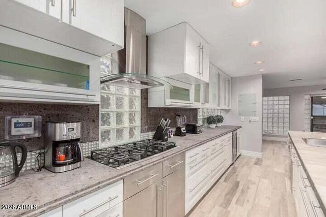 8325 E CRESTWOOD Way, Scottsdale, AZ 85250