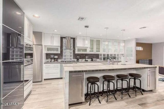 8325 E CRESTWOOD Way, Scottsdale, AZ 85250