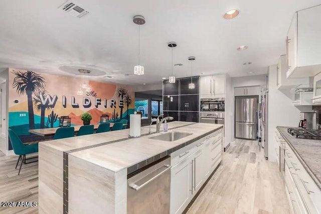 8325 E CRESTWOOD Way, Scottsdale, AZ 85250