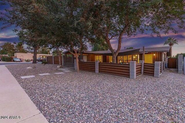 8325 E CRESTWOOD Way, Scottsdale, AZ 85250