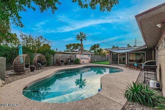 8325 E CRESTWOOD Way, Scottsdale, AZ 85250