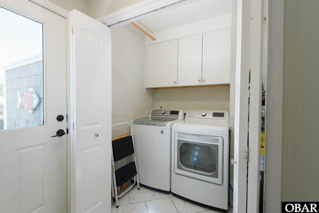 Image 13 of property listing at 122 W Waterside Lane, Nags Head, NC 27959