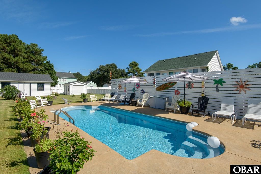 Image 3 of property listing at 122 W Waterside Lane, Nags Head, NC 27959