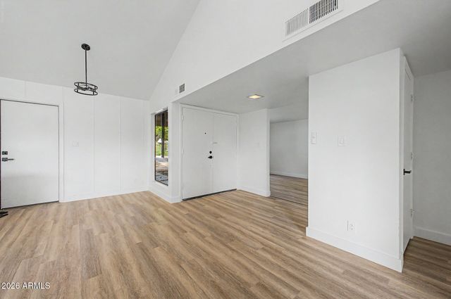 9471 E LAUREL Lane, Scottsdale, AZ 85260