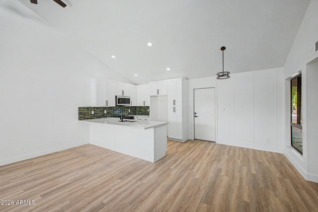 9471 E LAUREL Lane, Scottsdale, AZ 85260