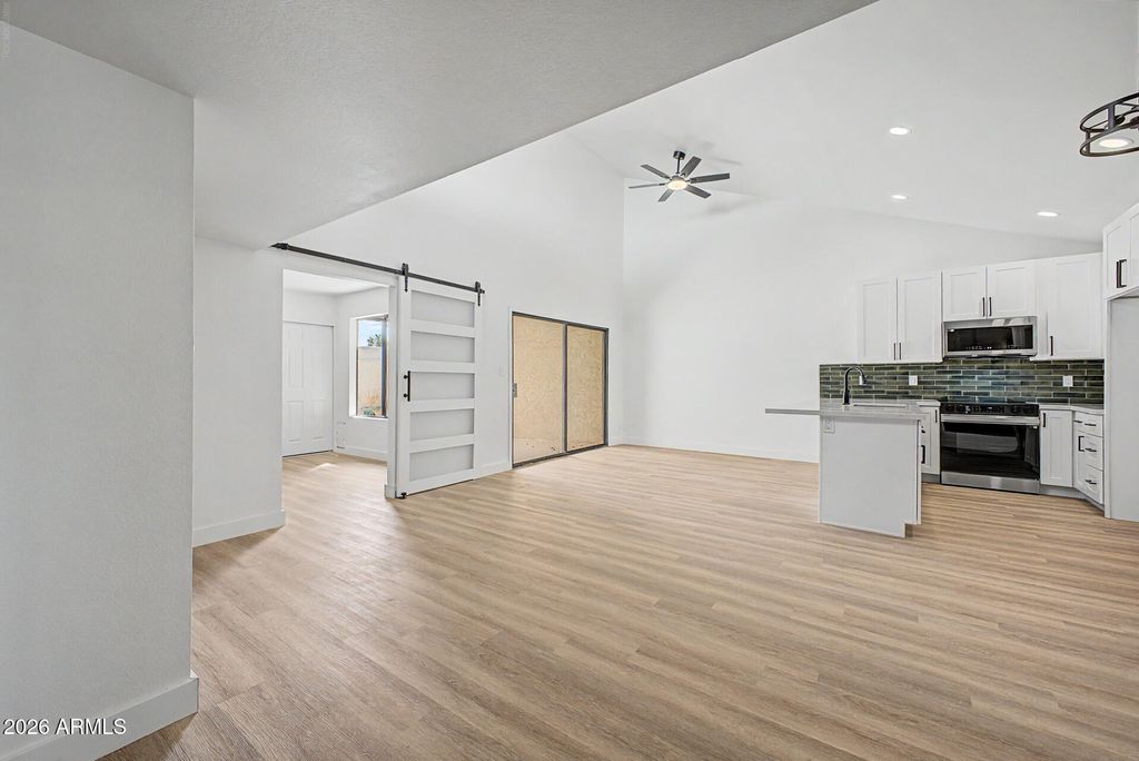 9471 E LAUREL Lane, Scottsdale, AZ 85260