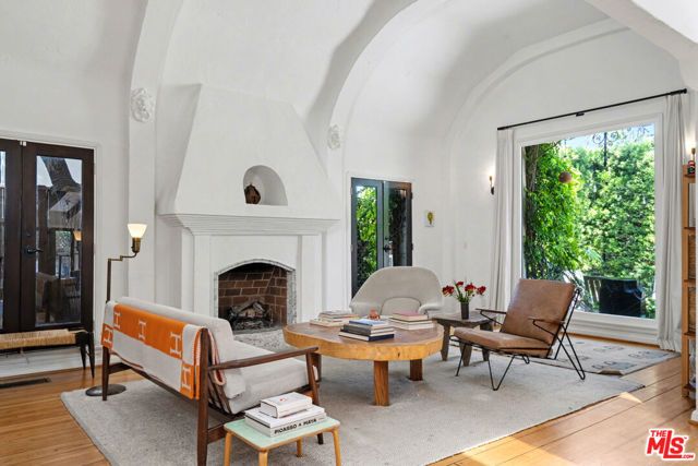 6356 Drexel Avenue, Los Angeles, CA 90048