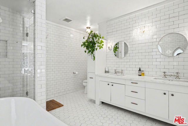 6356 Drexel Avenue, Los Angeles, CA 90048