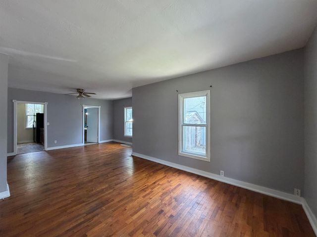 915 Park St, Salina, KS 67401