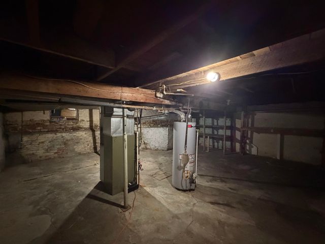 915 Park St, Salina, KS 67401
