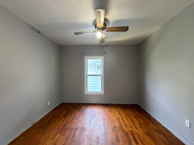 915 Park St, Salina, KS 67401