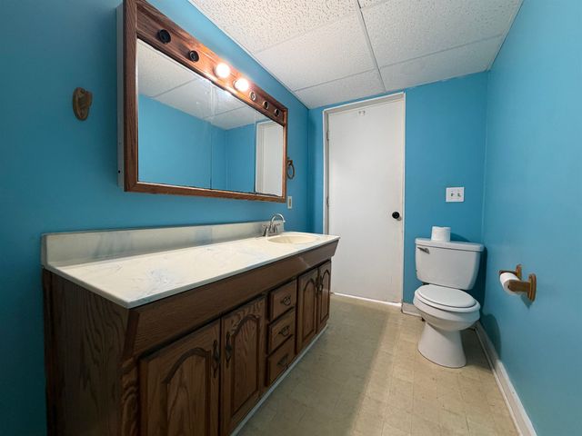 915 Park St, Salina, KS 67401
