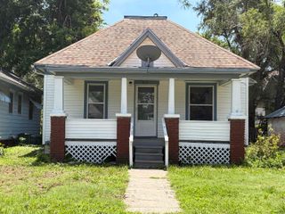 915 Park St, Salina, KS 67401