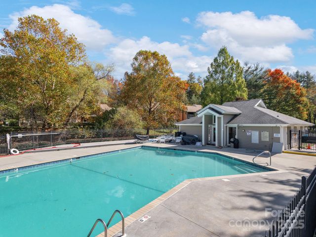 8 Willow Tree Run 8, Asheville, NC 28803