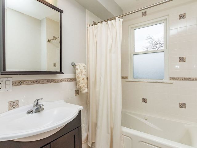 51 Eliot St 51, Watertown, MA 02472