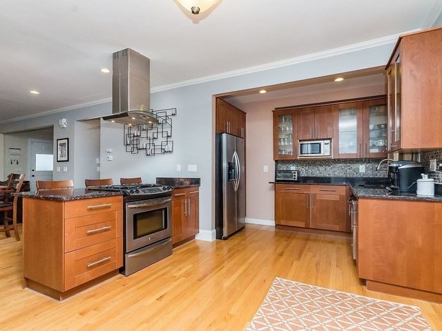 51 Eliot St 51, Watertown, MA 02472