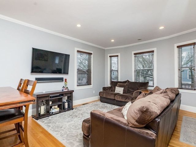 51 Eliot St 51, Watertown, MA 02472