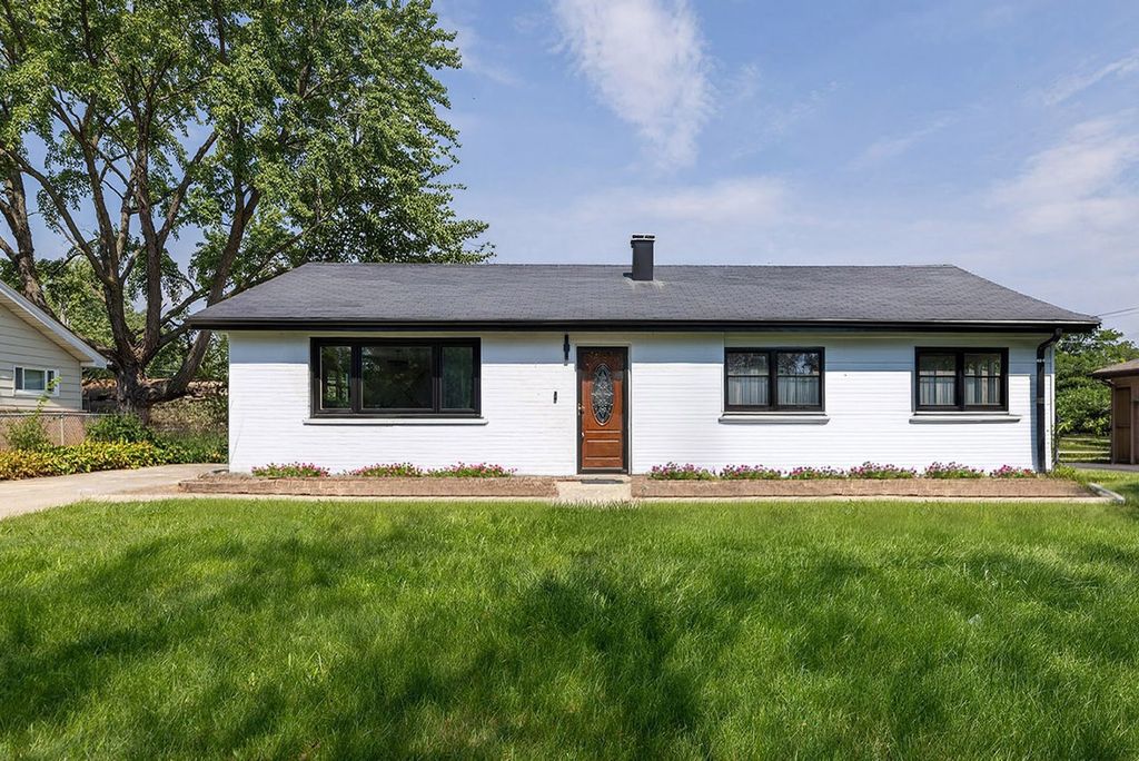 20 Maricopa Lane, Hoffman Estates, IL 60169 — exterior