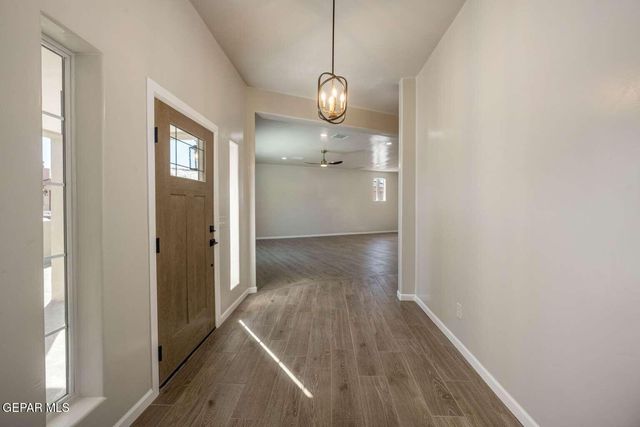 104 CHALK MOUNTAIN Court, Santa Teresa, NM 88008