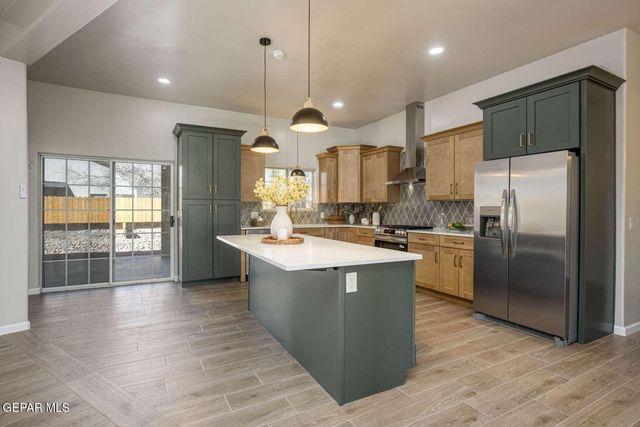 104 CHALK MOUNTAIN Court, Santa Teresa, NM 88008
