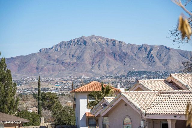 104 CHALK MOUNTAIN Court, Santa Teresa, NM 88008