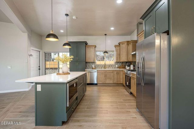 104 CHALK MOUNTAIN Court, Santa Teresa, NM 88008
