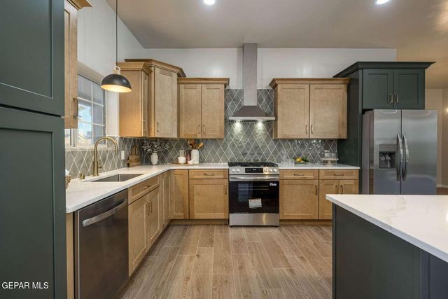 104 CHALK MOUNTAIN Court, Santa Teresa, NM 88008