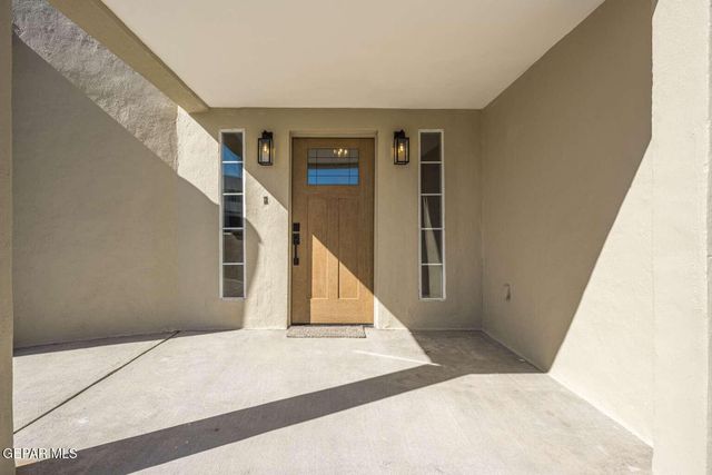 104 CHALK MOUNTAIN Court, Santa Teresa, NM 88008