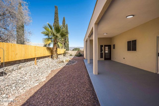 104 CHALK MOUNTAIN Court, Santa Teresa, NM 88008