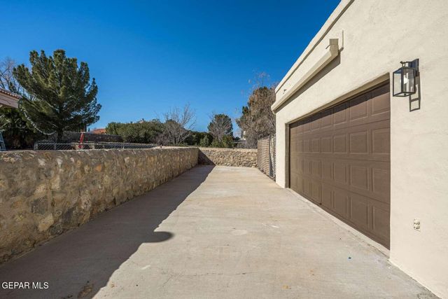 104 CHALK MOUNTAIN Court, Santa Teresa, NM 88008