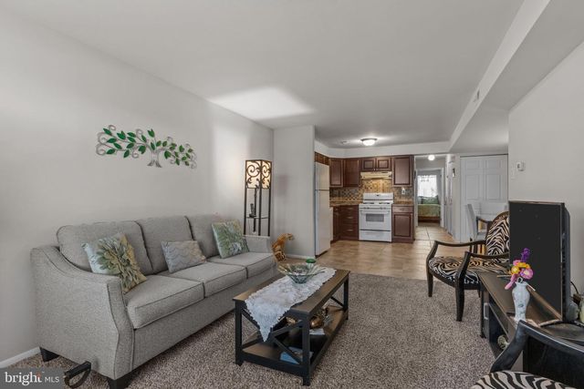 600 HAZELL LN, Philadelphia, PA 19116