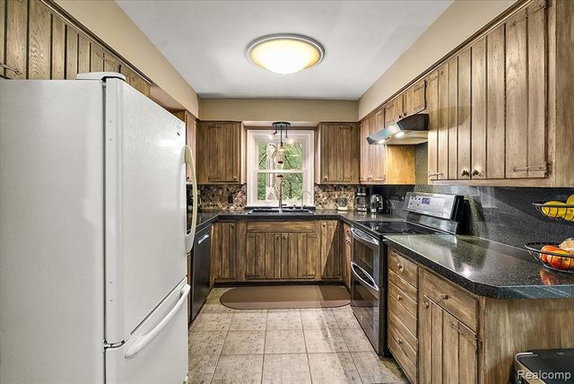 4170 Sandy Lane, Bloomfield Hills, MI 48301