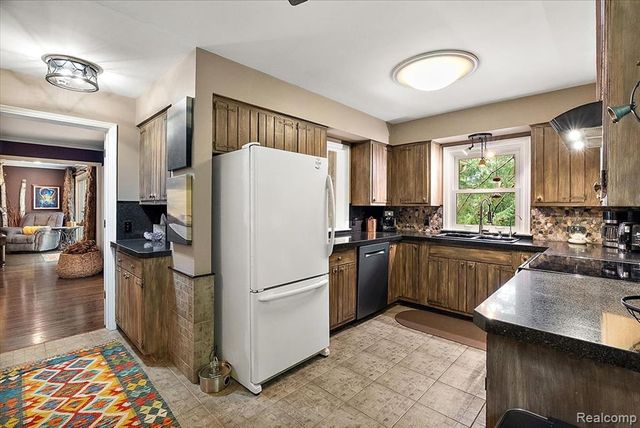 4170 Sandy Lane, Bloomfield Hills, MI 48301