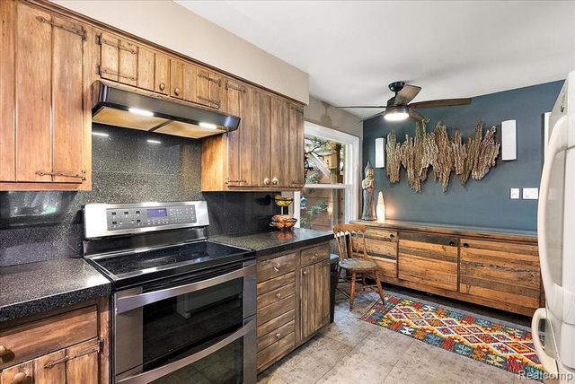 4170 Sandy Lane, Bloomfield Hills, MI 48301