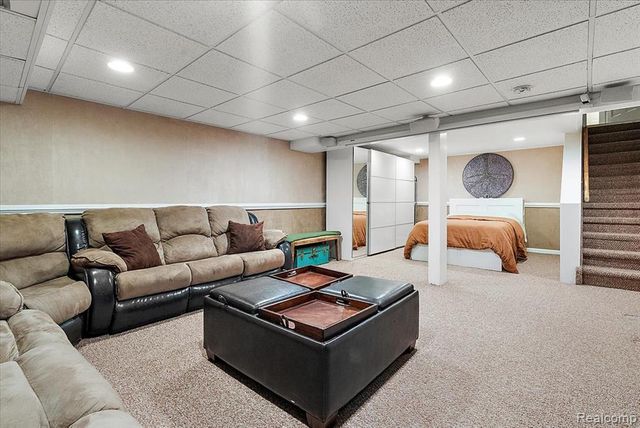 4170 Sandy Lane, Bloomfield Hills, MI 48301
