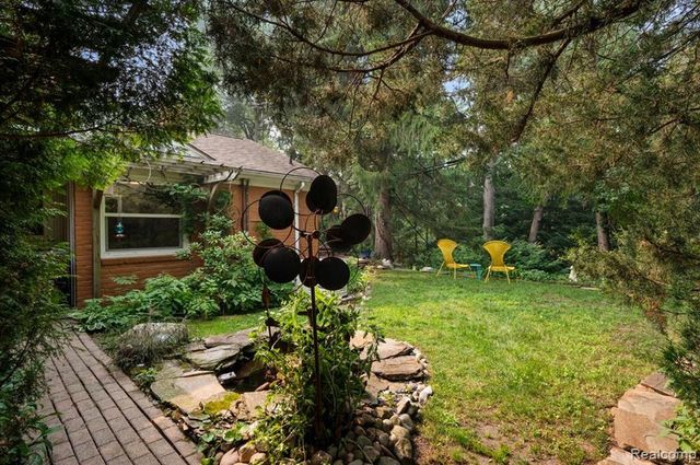 4170 Sandy Lane, Bloomfield Hills, MI 48301
