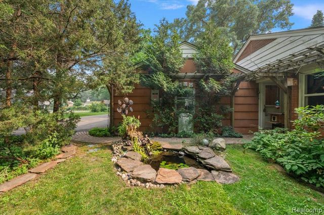 4170 Sandy Lane, Bloomfield Hills, MI 48301