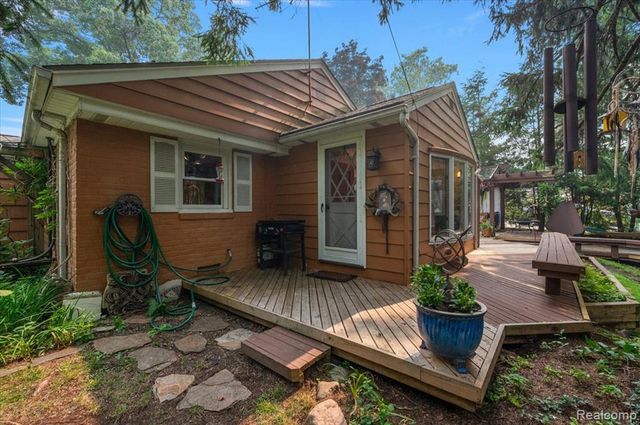 4170 Sandy Lane, Bloomfield Hills, MI 48301